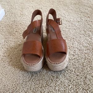 Size 9 Steve Madden brown platform sandals
